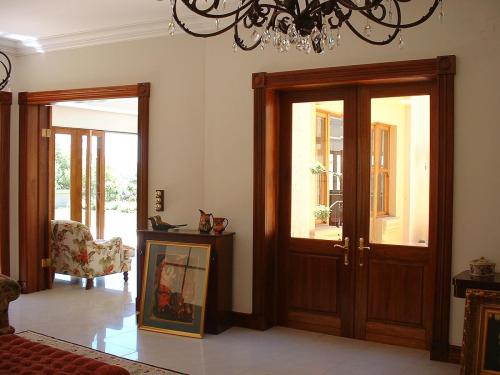 DOORS AND DOOR FRAMES 2
